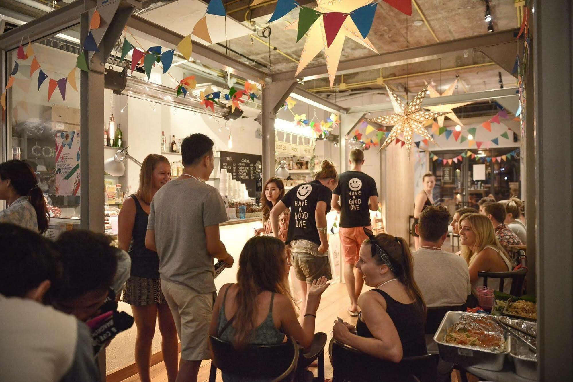 Hostel Good One Poshtel & Cafe Bar Bangkok Zewnętrze zdjęcie