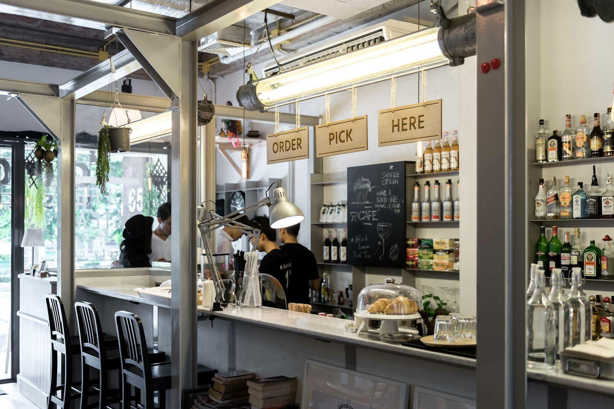 Hostel Good One Poshtel & Cafe Bar Bangkok Zewnętrze zdjęcie